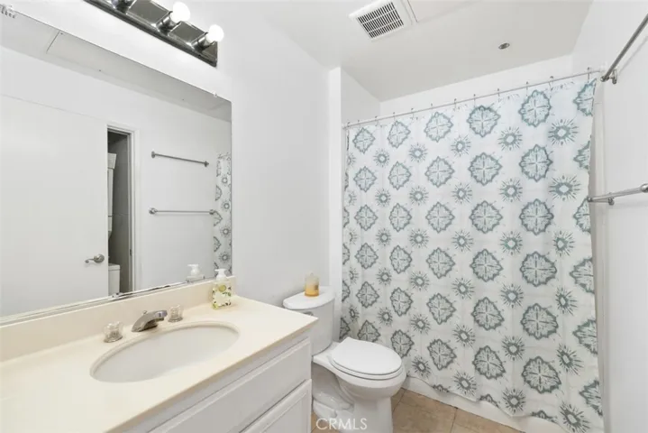 Full bathroom off the hallway.