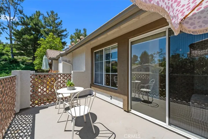 ... and there's ample space for alfresco dining.