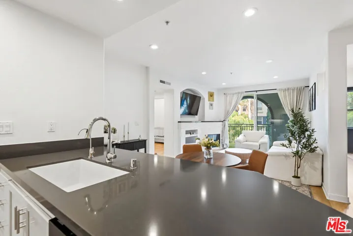 12963 Runway Road 321, Playa Vista, California 90094