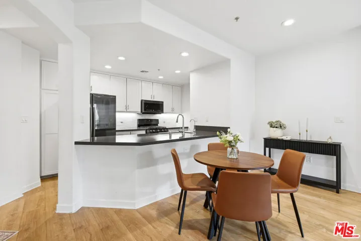 12963 Runway Road 321, Playa Vista, California 90094