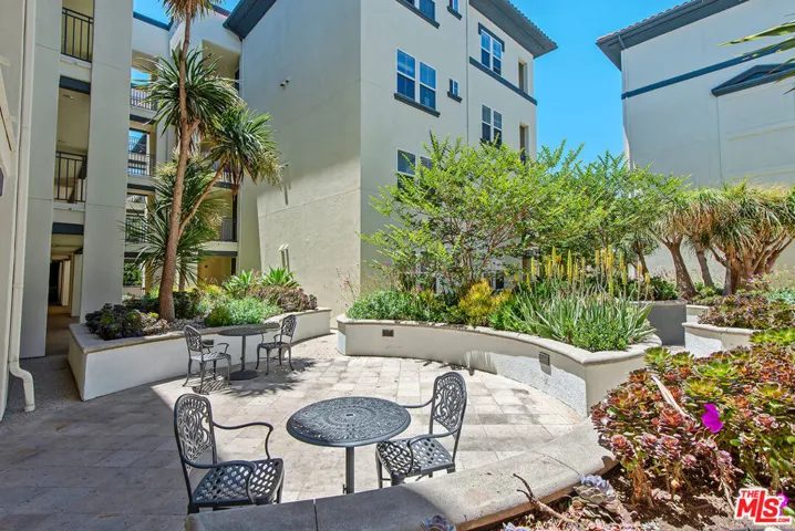 12963 Runway Road 321, Playa Vista, California 90094