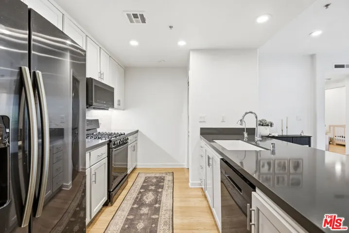 12963 Runway Road 321, Playa Vista, California 90094
