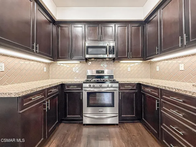 bLiving Dining and Kitchen9