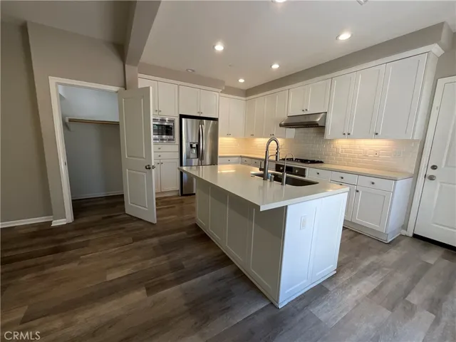 180 Outwest, Irvine, California 92618
