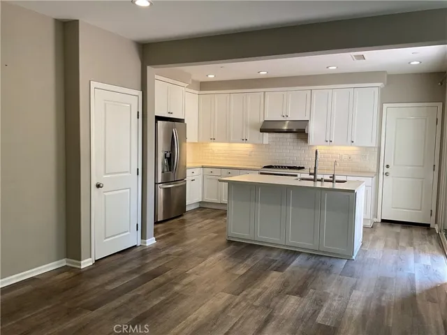 180 Outwest, Irvine, California 92618