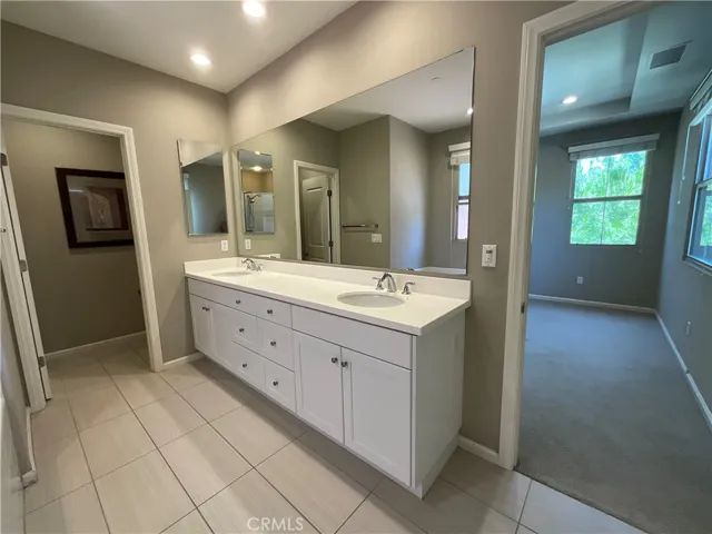 180 Outwest, Irvine, California 92618