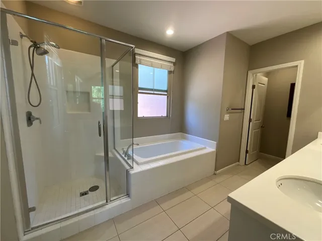 180 Outwest, Irvine, California 92618