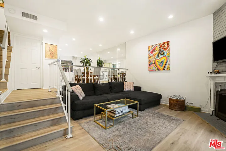 4658 Don Lorenzo Drive E, Los Angeles, California 90008
