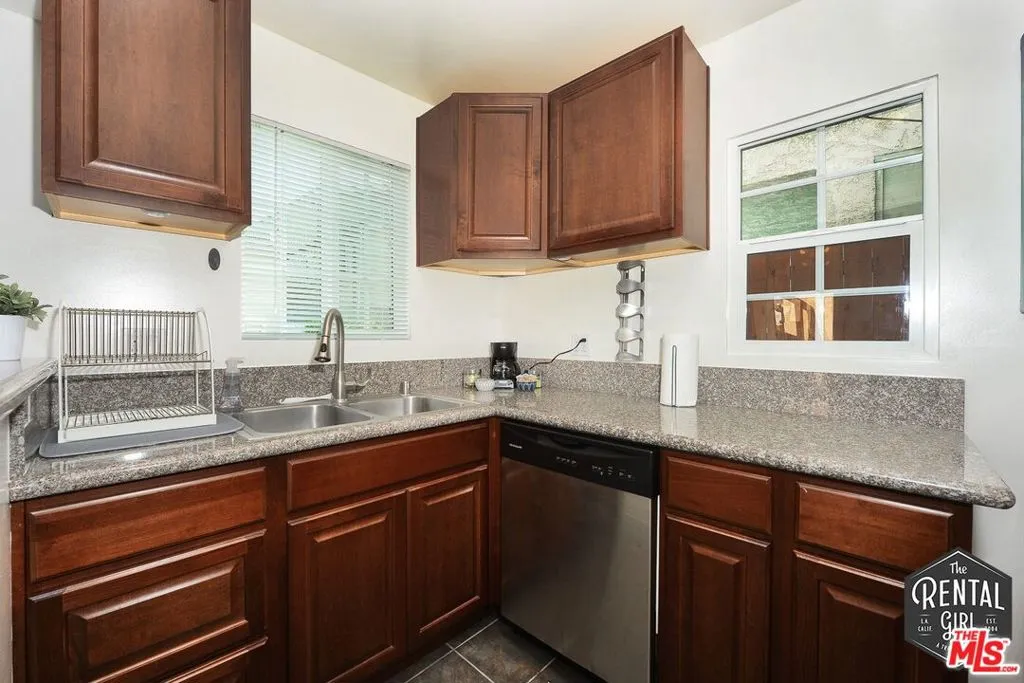 2400 Pacific Avenue 6, Venice, California 90291 — photo 5