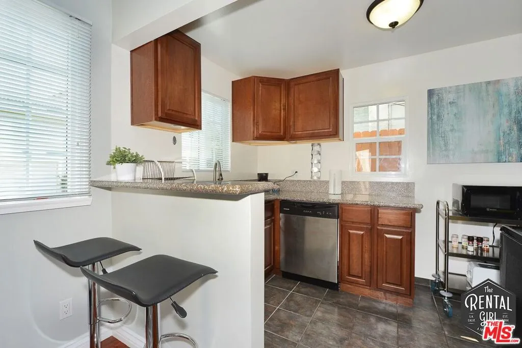 2400 Pacific Avenue 6, Venice, California 90291 — photo 4