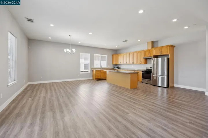 108 Redondo Dr, Pittsburg, California 94565-4649