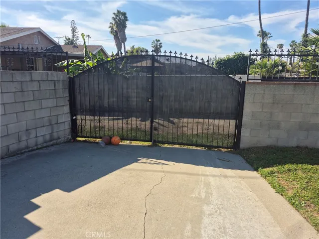 12621 S Hoover S, Los Angeles, California 90044