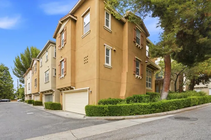 2206 Golden Crest, San Jose, California 95125