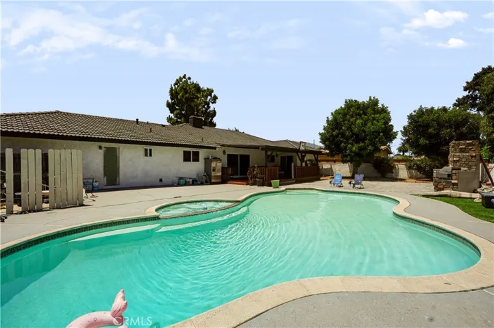 1033 Alta Loma, Corona, California 92882