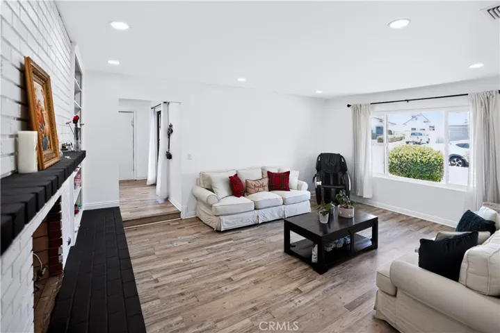1033 Alta Loma, Corona, California 92882