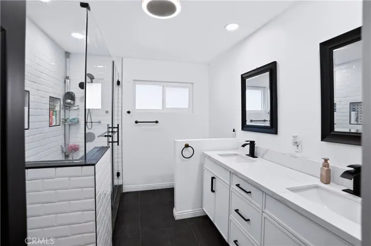 1033 Alta Loma, Corona, California 92882