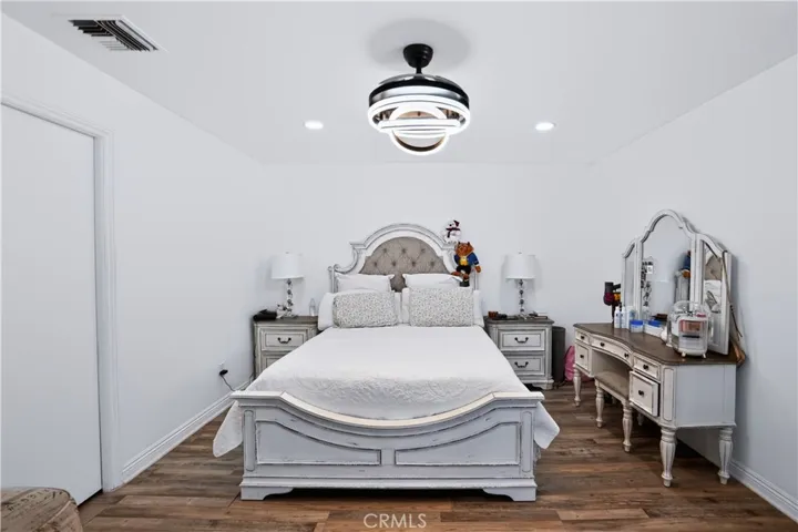 1033 Alta Loma, Corona, California 92882