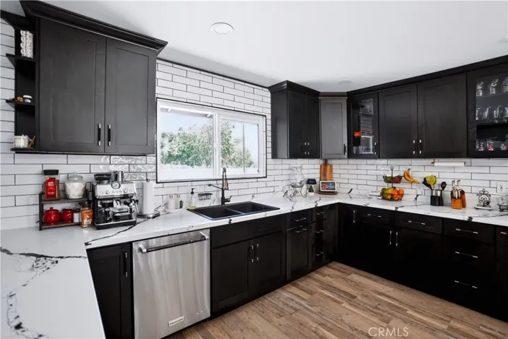 1033 Alta Loma, Corona, California 92882