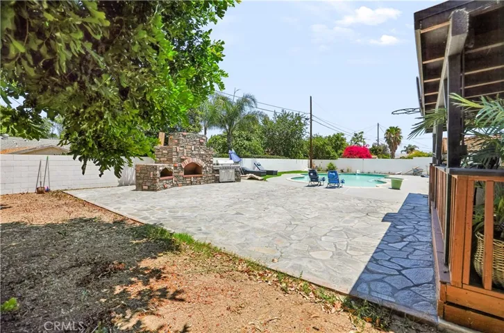 1033 Alta Loma, Corona, California 92882
