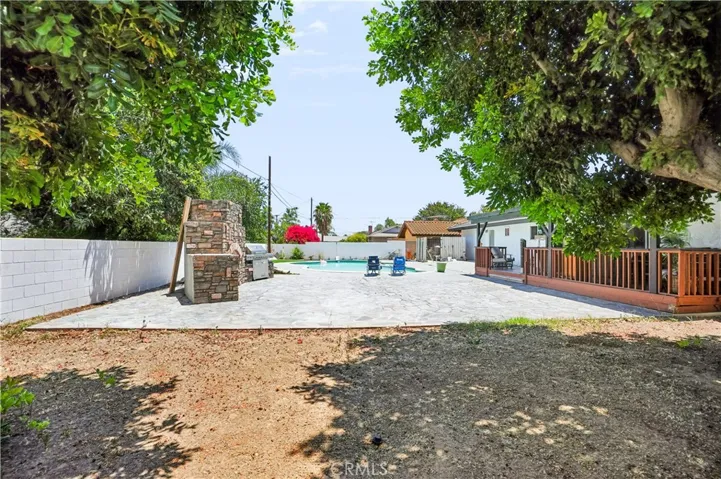 1033 Alta Loma, Corona, California 92882