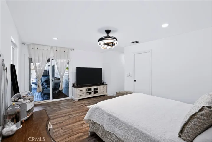 1033 Alta Loma, Corona, California 92882
