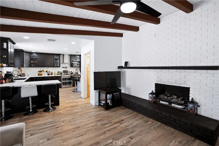 1033 Alta Loma, Corona, California 92882