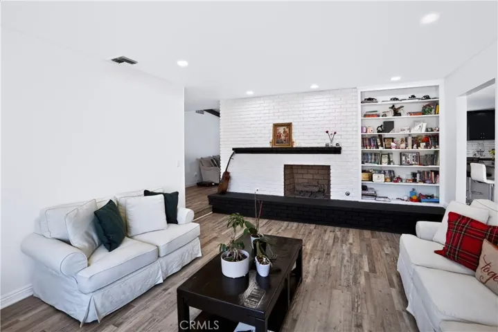 1033 Alta Loma, Corona, California 92882