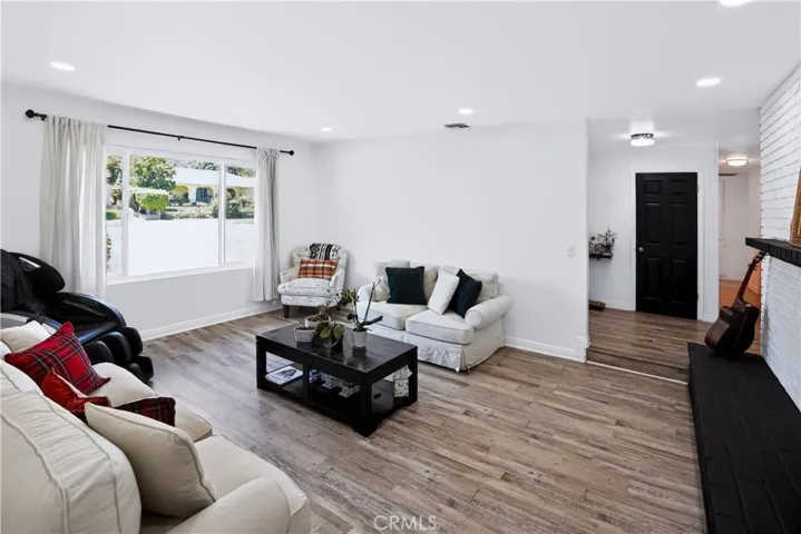 1033 Alta Loma, Corona, California 92882