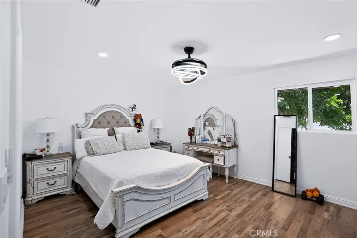 1033 Alta Loma, Corona, California 92882