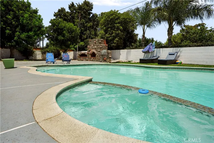 1033 Alta Loma, Corona, California 92882