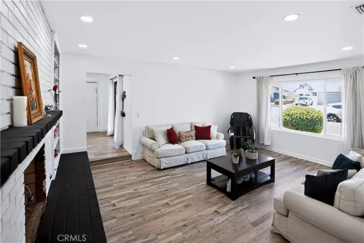 1033 Alta Loma, Corona, California 92882