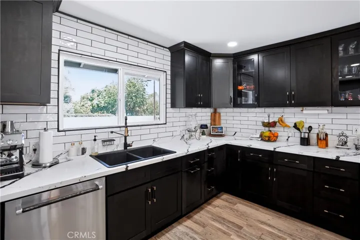 1033 Alta Loma, Corona, California 92882