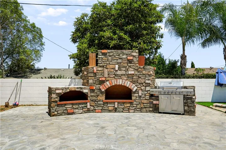 1033 Alta Loma, Corona, California 92882