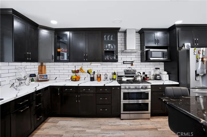 1033 Alta Loma, Corona, California 92882