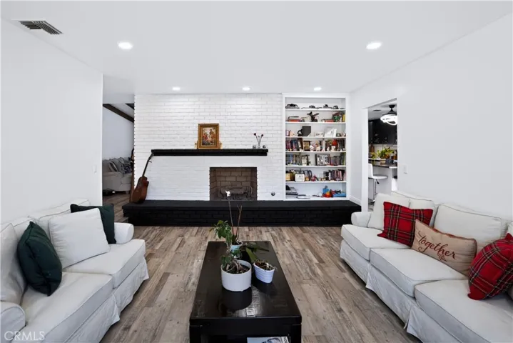 1033 Alta Loma, Corona, California 92882