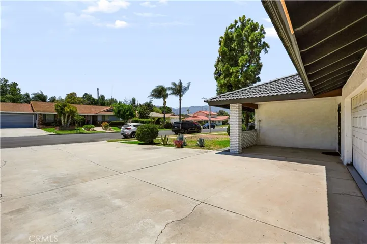 1033 Alta Loma, Corona, California 92882