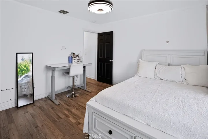 1033 Alta Loma, Corona, California 92882