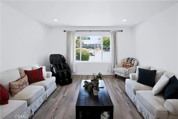 1033 Alta Loma, Corona, California 92882