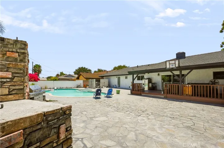 1033 Alta Loma, Corona, California 92882
