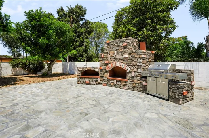 1033 Alta Loma, Corona, California 92882