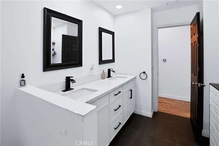 1033 Alta Loma, Corona, California 92882
