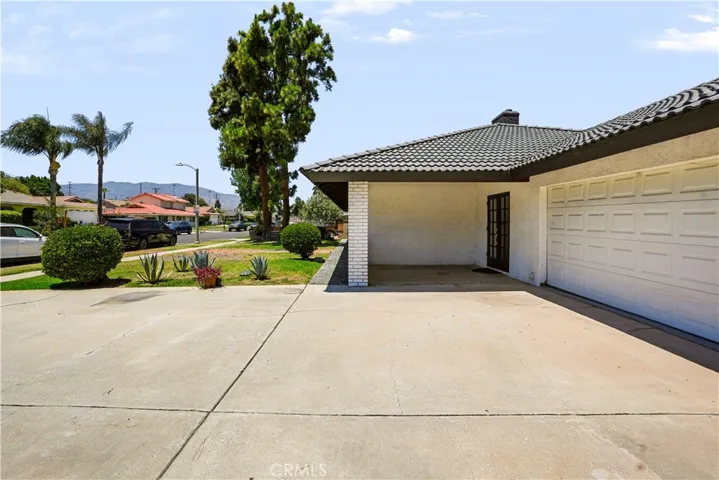 1033 Alta Loma, Corona, California 92882