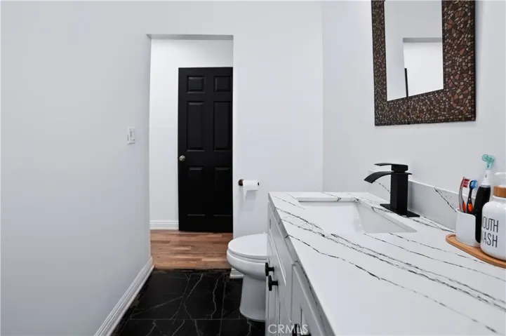 1033 Alta Loma, Corona, California 92882