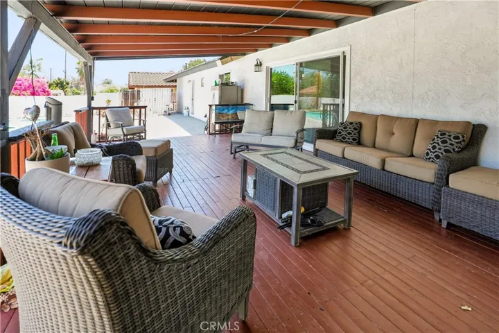 1033 Alta Loma, Corona, California 92882