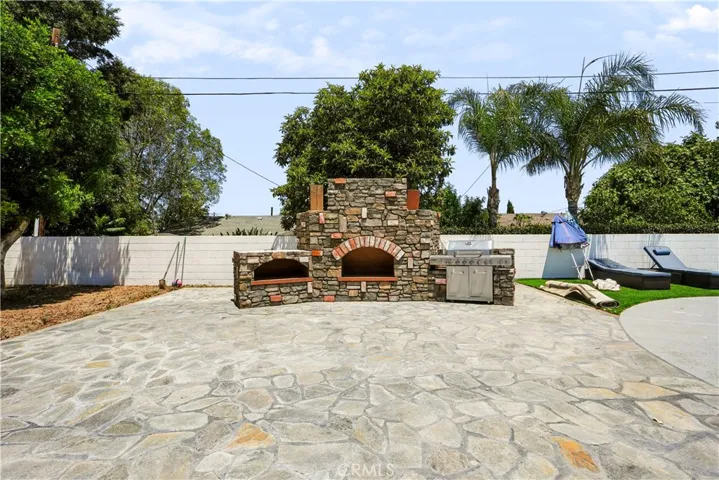 1033 Alta Loma, Corona, California 92882