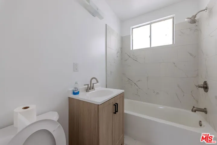 6126 Eleanor Avenue 18, Los Angeles, California 90038