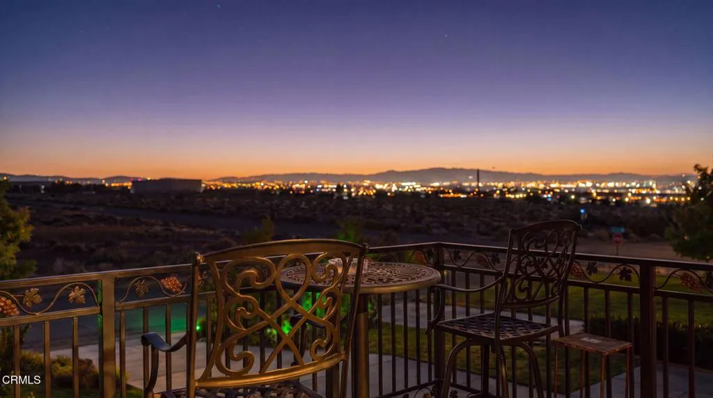 84-web-or-mls-52nd St City Lights