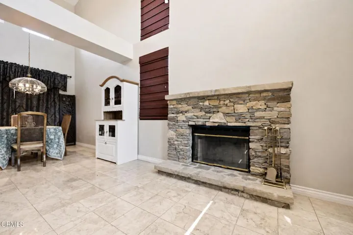 23-web-or-mls-interior-05