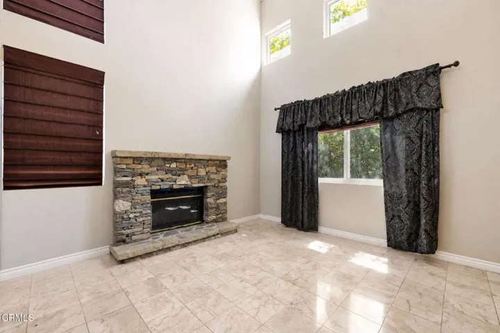 22-web-or-mls-interior-03