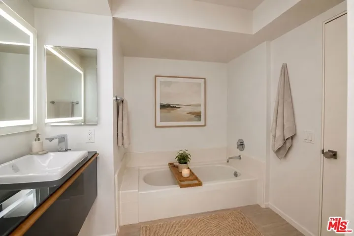 10590 Wilshire Boulevard 704, Los Angeles, California 90024